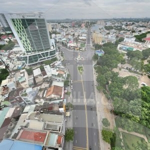 Mặt tiền 8m đường Hưng Đạo Vương, gần công viên Biên Hùng. Có bãi đậu xe rộng, vị trí siêu đẹp