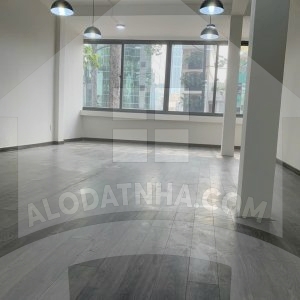 Nhà mặt tiền đường Trần Hưng Đạo - Quận 1. Hiện đang cho thuê 68 triệu/tháng