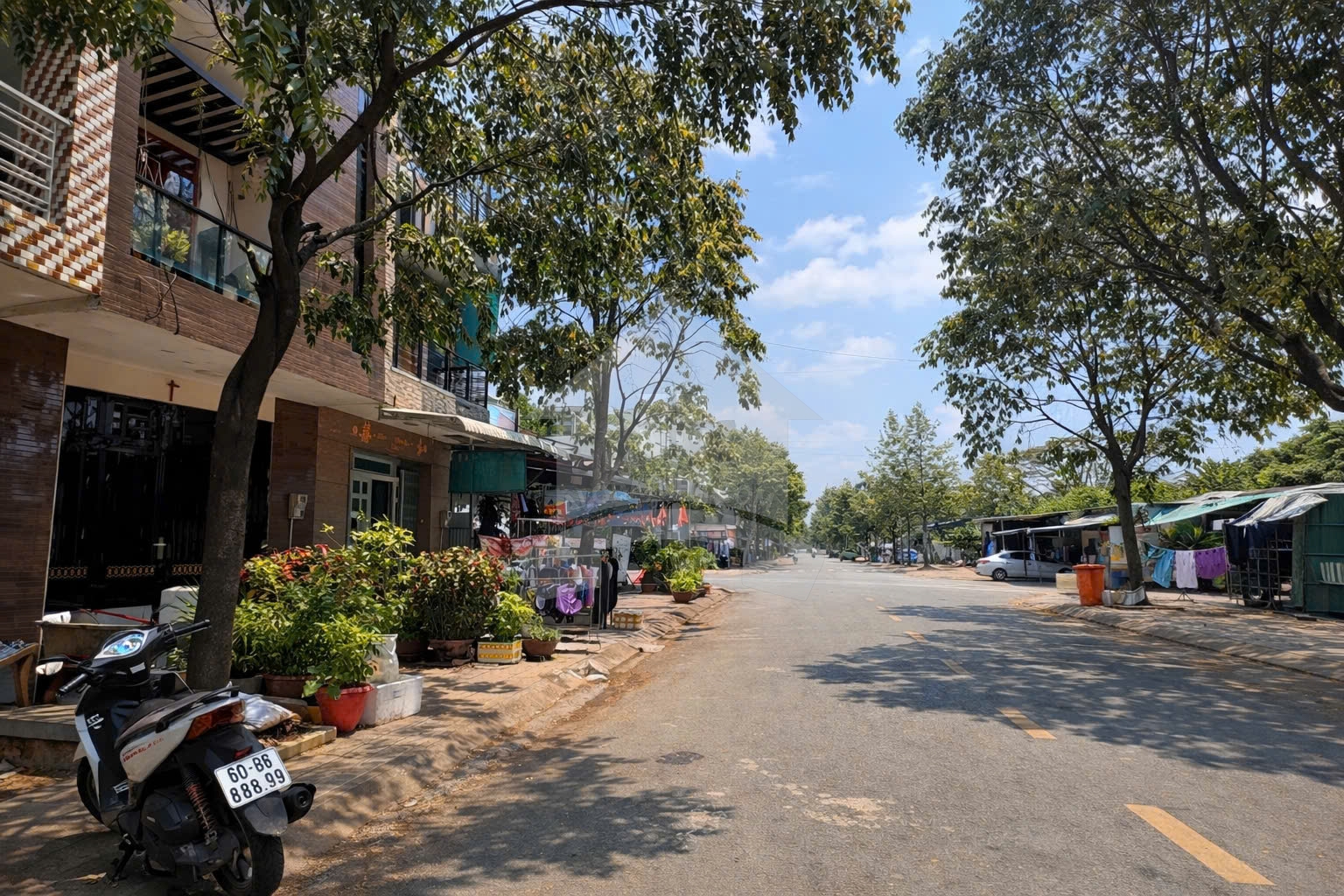 Nhà liên kế đường N3 - Khu D2D Biên Hòa. Khu D2D sầm uất, an ninh, đầy đủ tiện ích xung quanh